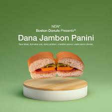 Cheddar peynirli dana jambonlu panini