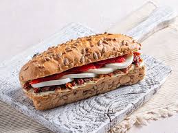 Tahıllı kaşar peynirli panini